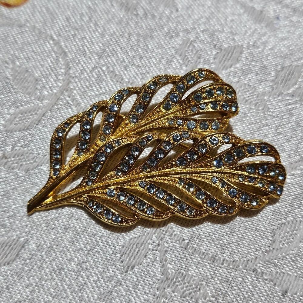 vintage boho cottagecore feather gold tone blue rhinestones brooch